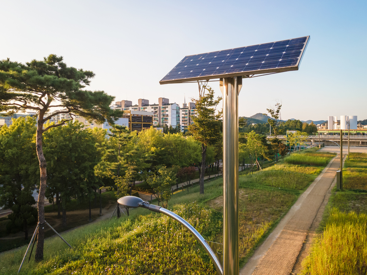 Postes solares: o que são e quais seus benefícios?