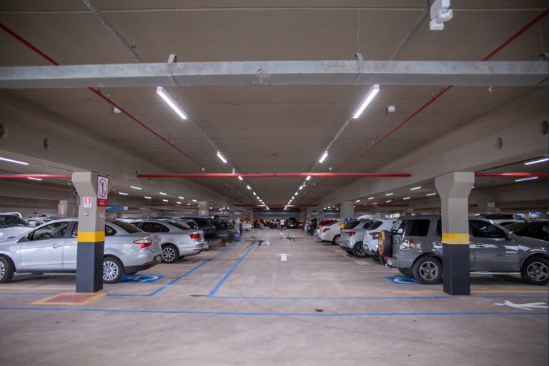 Iluminação de estacionamento